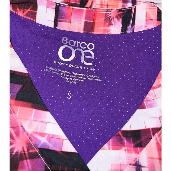 BARCO One 4PKT Printed V-Neck Princess Top Size Small - Picture 5 of 6